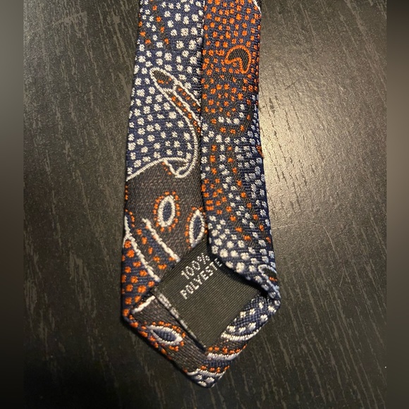 Tie & pin! NWT Australian. Easy to clean & care for: 100% polyester🤓👍🏼 - Picture 4 of 6